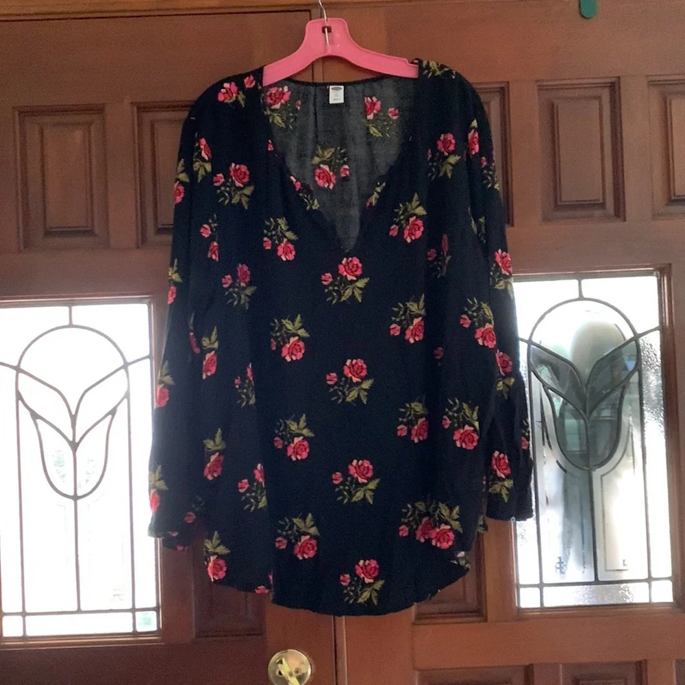 Woman’s Old Navy Blouse - Picture 6 of 8